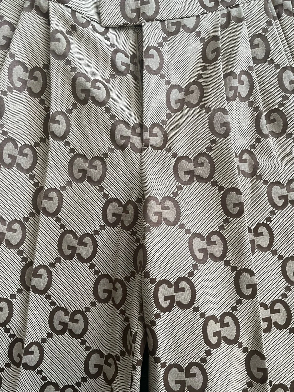 Gucci Tan GG Monogram Pleated Bermuda Shorts size 50 / L